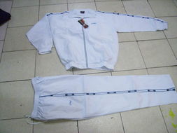 李寧運(yùn)動(dòng)套裝全渠道供應(yīng) 福州榮登貿(mào)易引領(lǐng)鞋帽、服飾與童裝零售批發(fā)